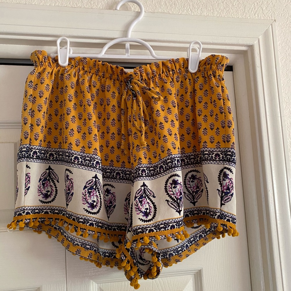 Patterned Loose Shorts